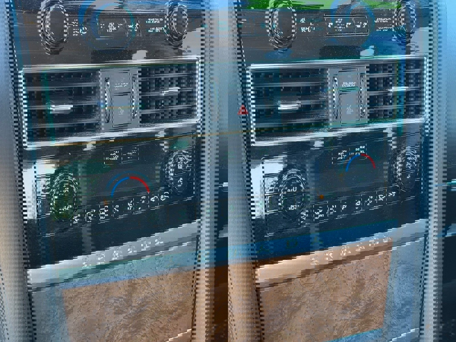 Used 2021 Nissan Armada SL w/ Captain's Chairs Package image 26