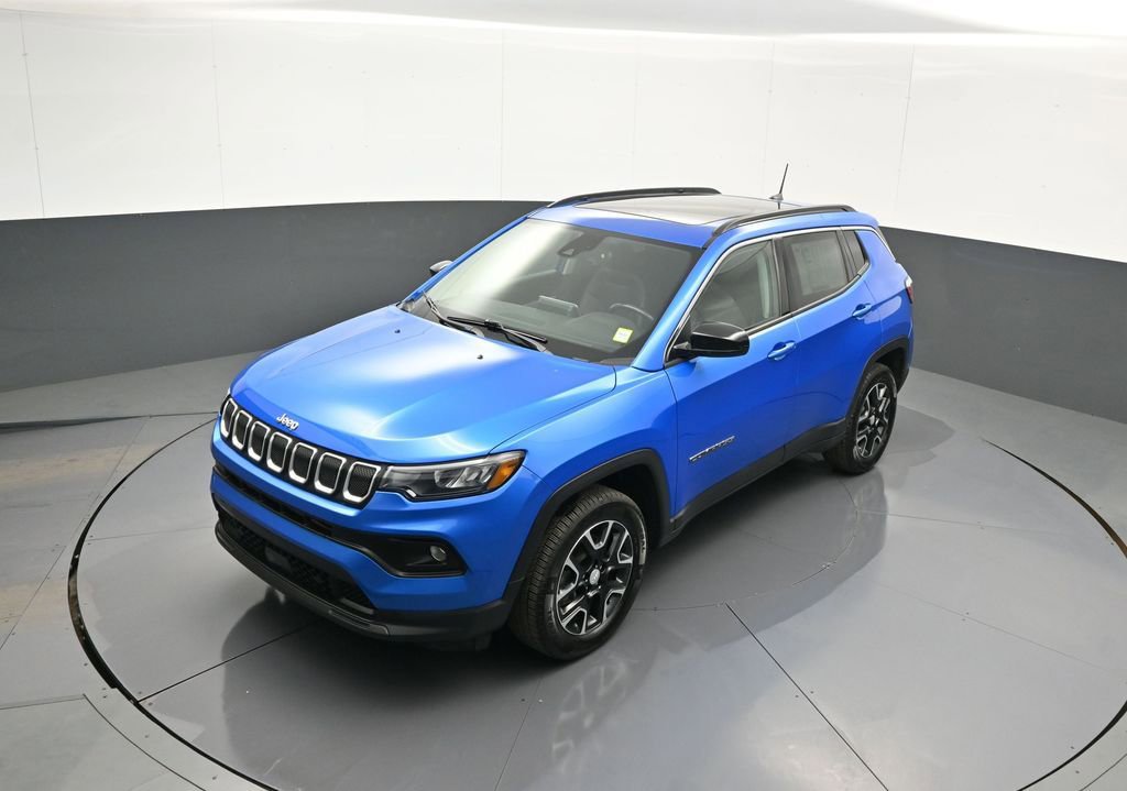 Used 2022 Jeep Compass Latitude w/ Sun and Sound Group AWD/4WD image 33