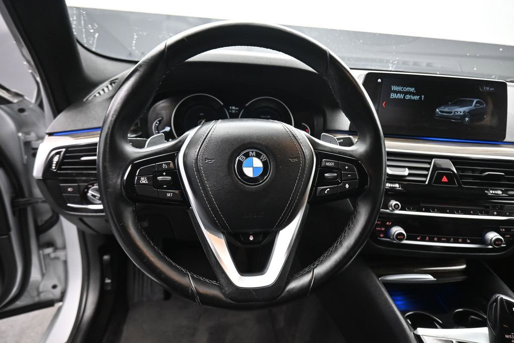 Used 2018 BMW 530i xDrive AWD/4WD image 16