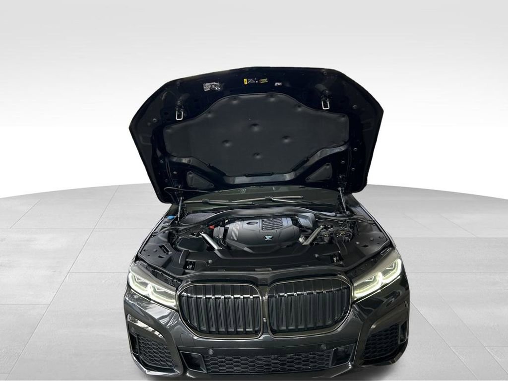 Used 2022 BMW 740i xDrive w/ M Sport Package image 10