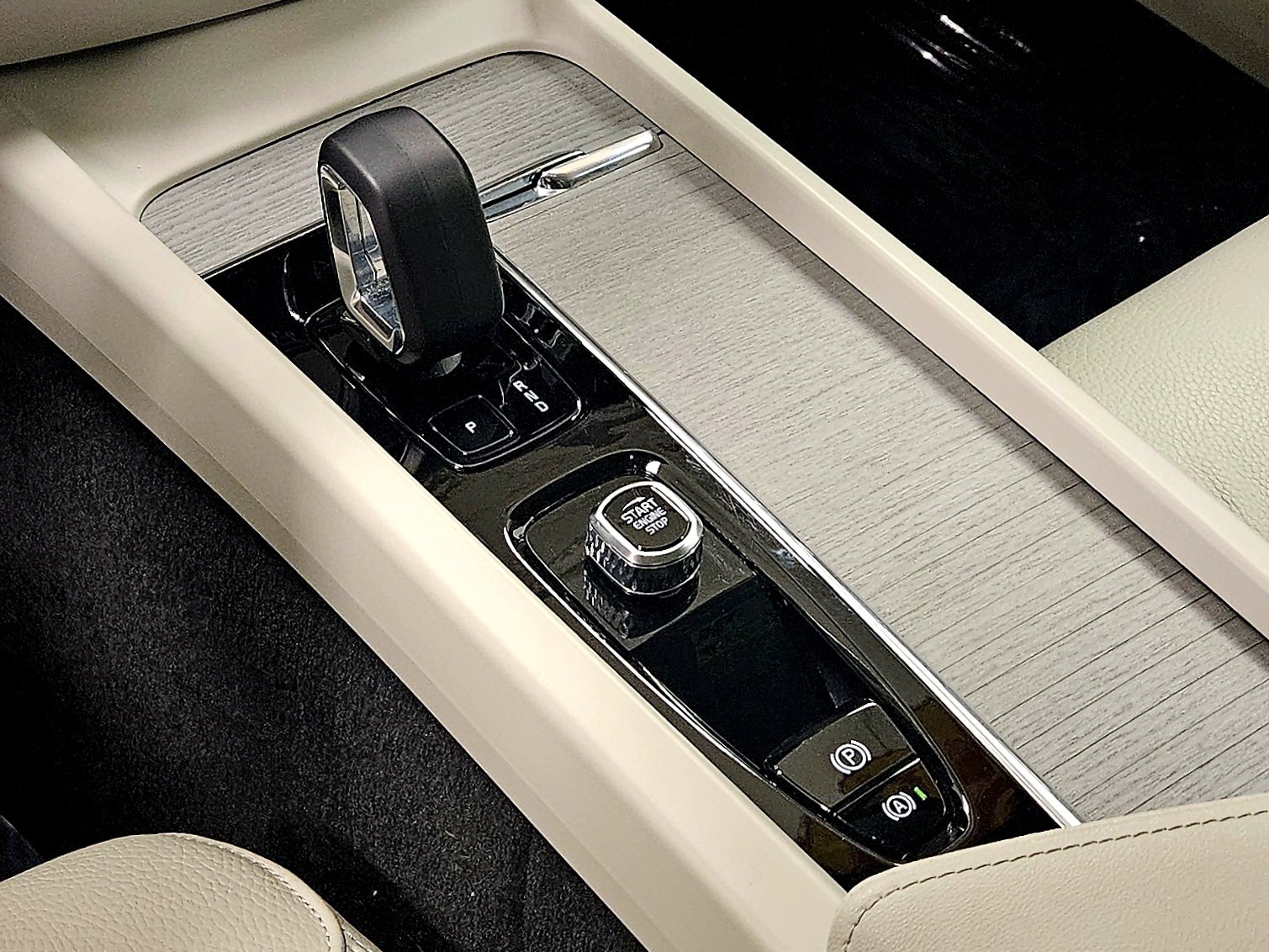 Used 2023 Volvo V60 B5 Cross Country Plus w/ Climate Package image 41