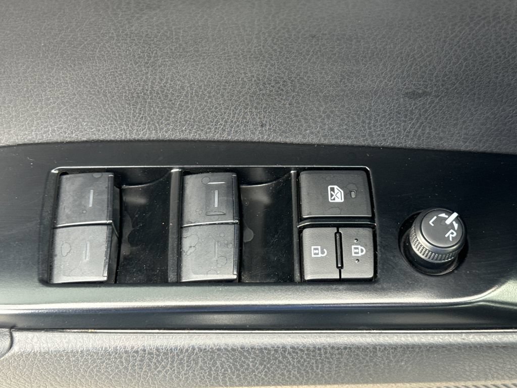 Used 2025 Toyota Camry SE w/ Convenience Package FWD image 14