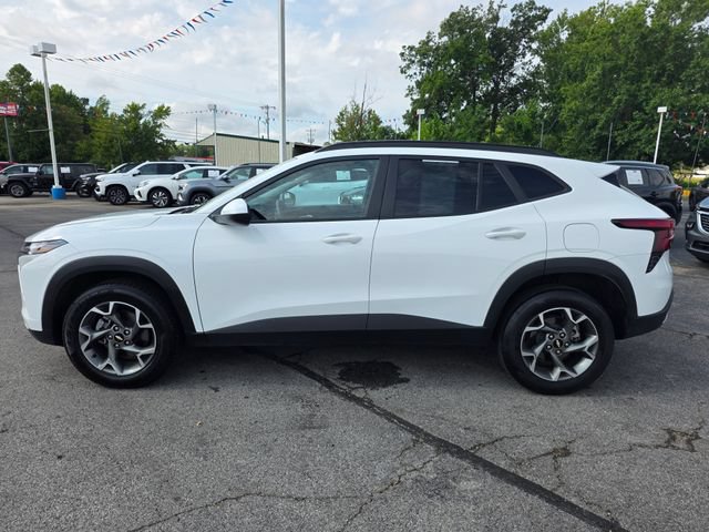 Used 2025 Chevrolet Trax LT w/ LT Convenience Package FWD image 7