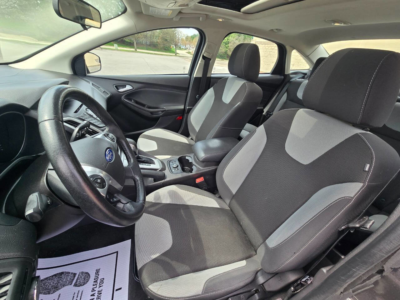 Used 2014 Ford Focus SE w/ SE Sport Package image 22