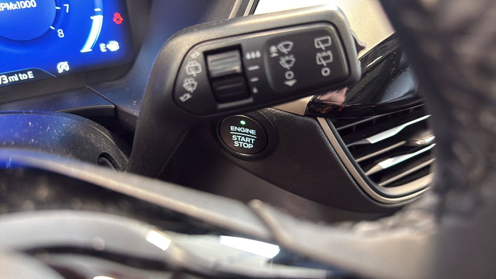 Used 2022 Ford Escape SEL w/ Technology Package FWD image 25