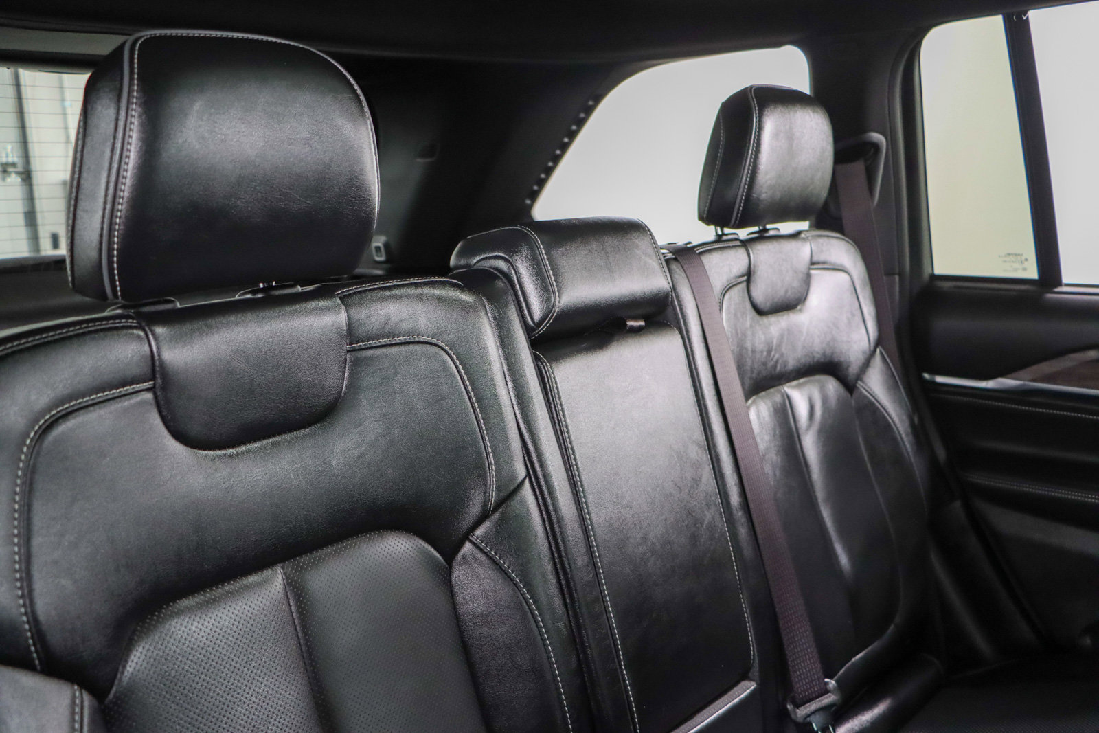 Used 2022 Jeep Grand Cherokee Overland w/ Advanced Protech Group III image 30