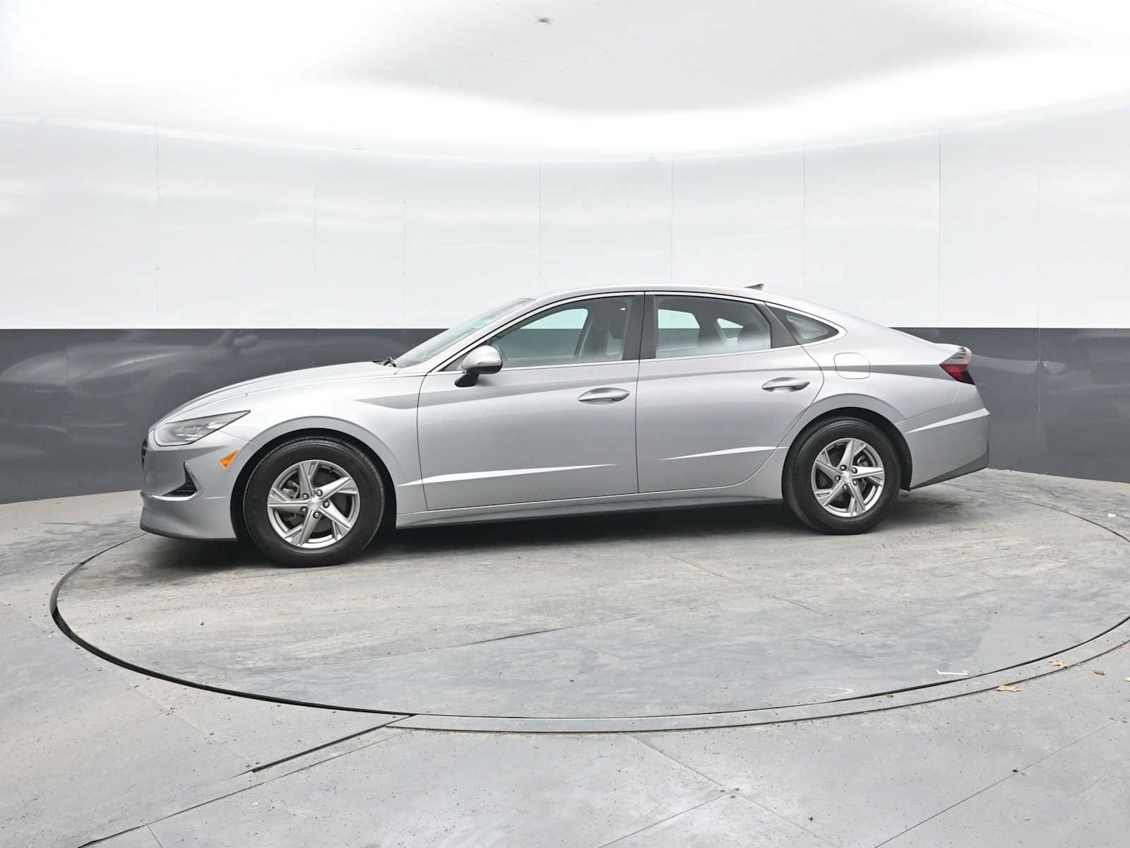 Used 2023 Hyundai Sonata SE FWD image 4