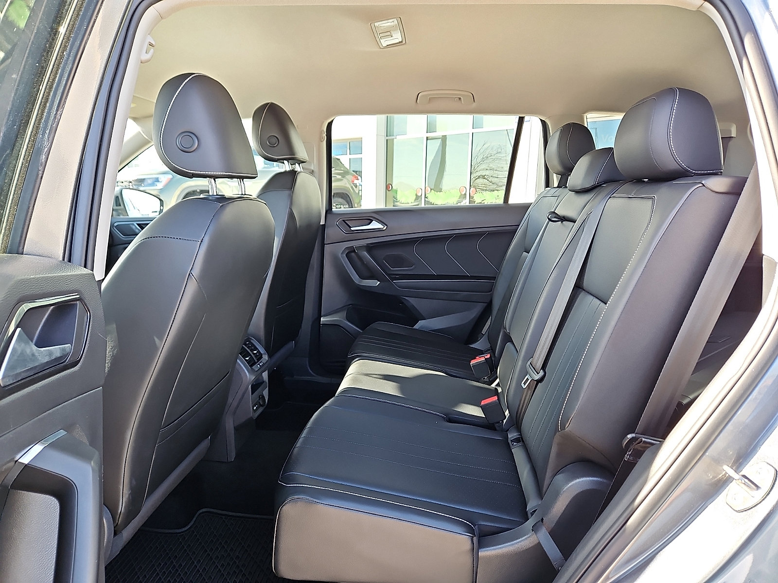 Certified 2022 Volkswagen Tiguan SE image 9