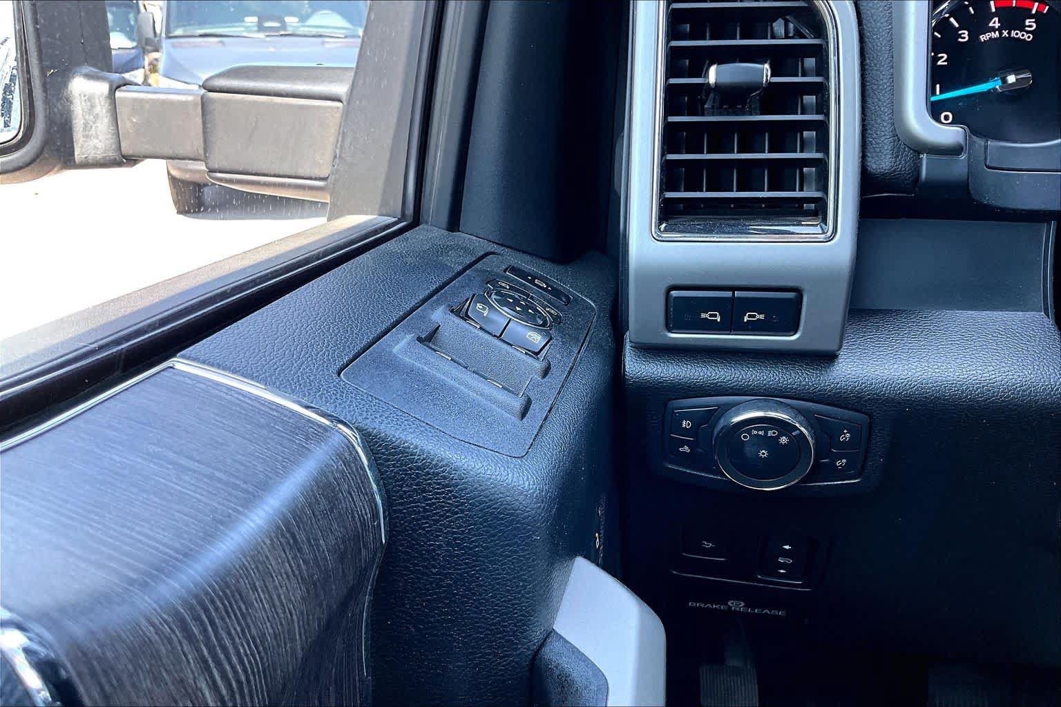 Used 2020 Ford F250 Lariat w/ Lariat Ultimate Package AWD/4WD image 36