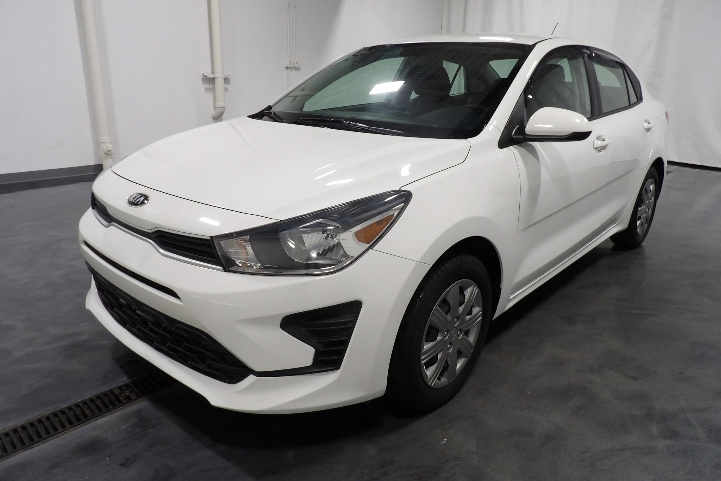 Used 2021 Kia Rio LX image 3