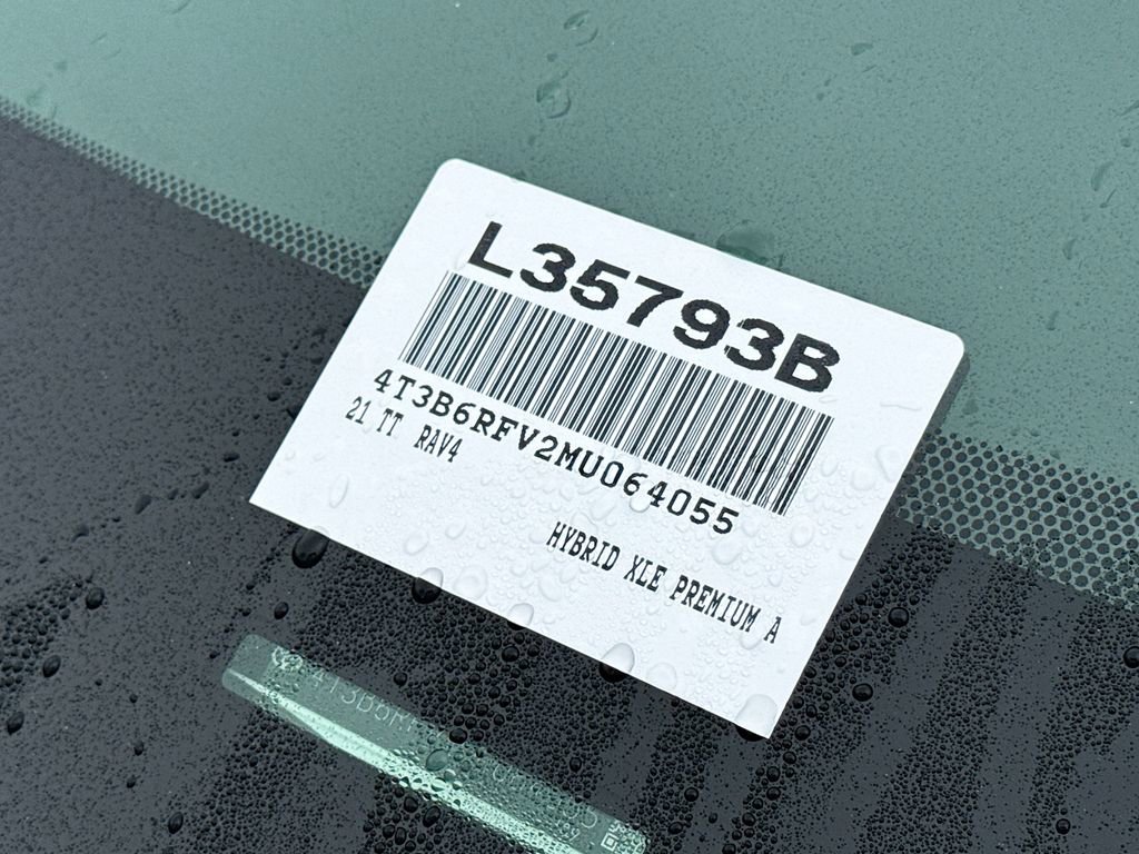 Used 2021 Toyota RAV4 XLE Premium image 16