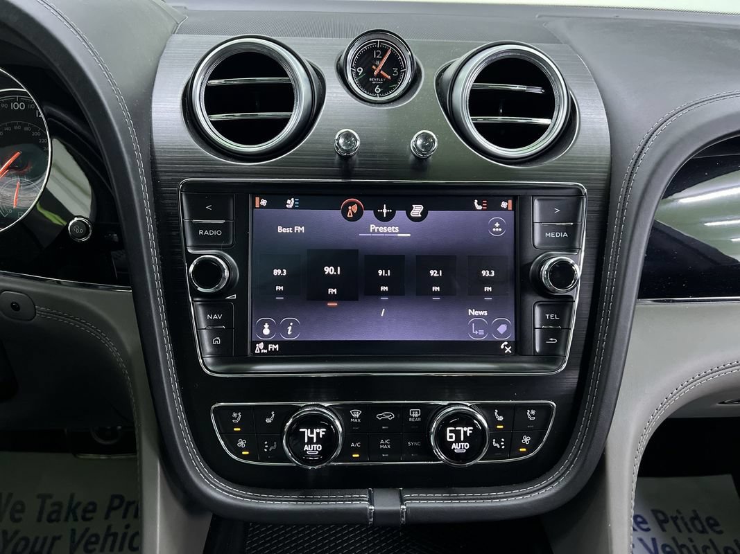 Used 2018 Bentley Bentayga AWD/4WD image 20