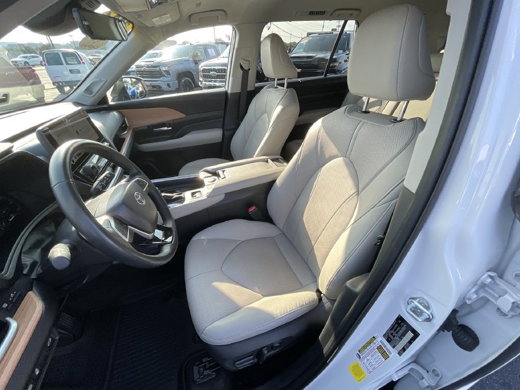 Used 2024 Toyota Grand Highlander AWD image 18