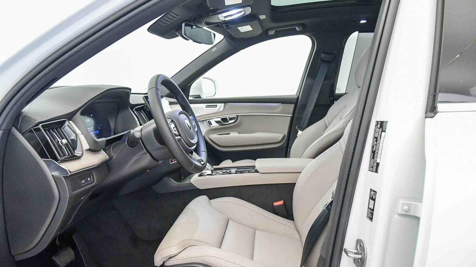 New 2026 Volvo XC90 T8 Ultra w/ Protection Package Premier image 21