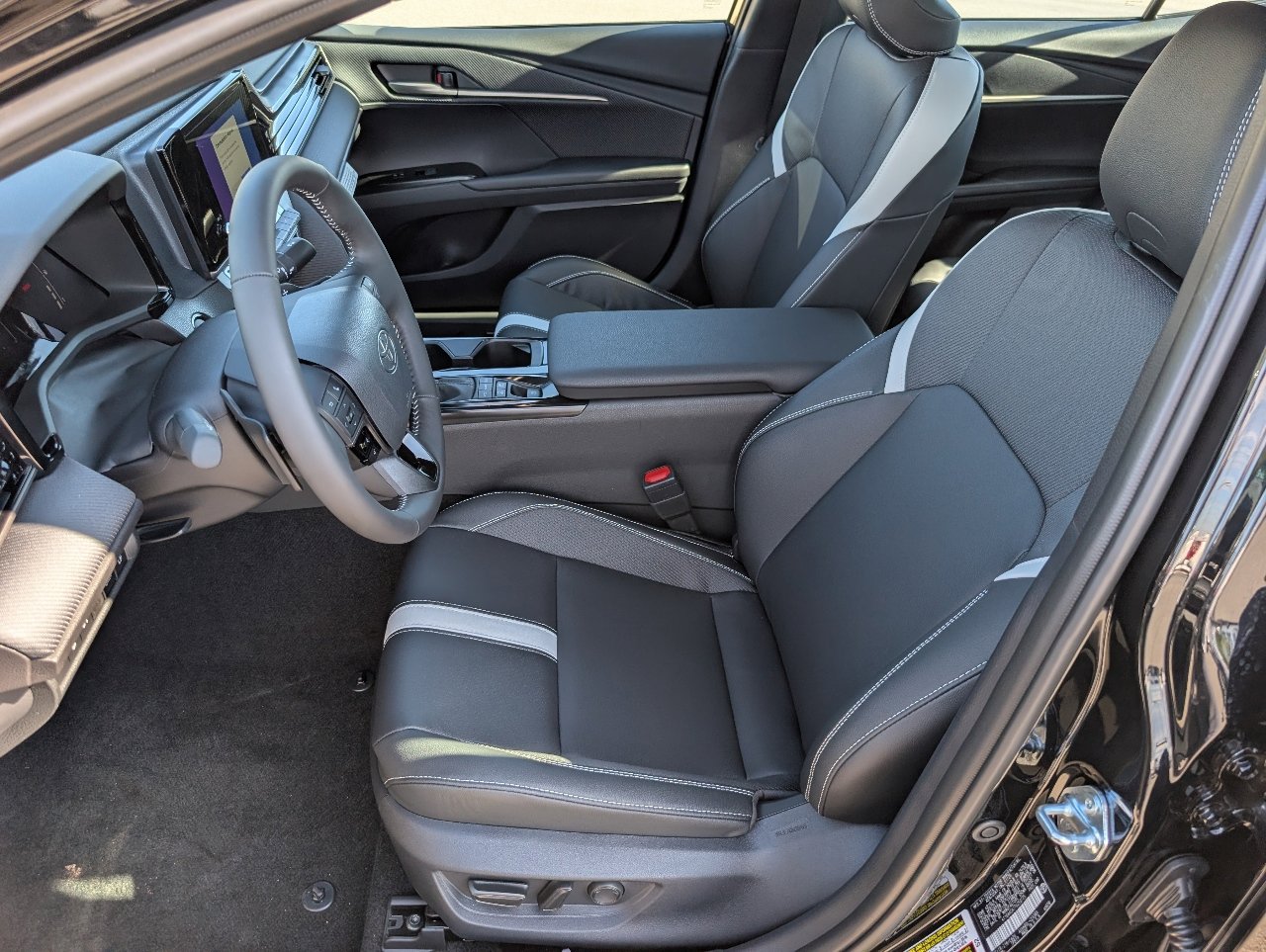 Used 2026 Toyota Camry SE image 2