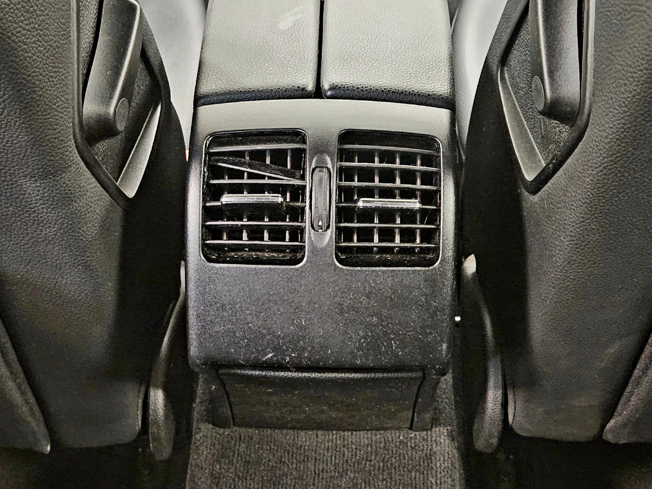 Used 2010 Mercedes-Benz C 300 4MATIC Sedan image 28