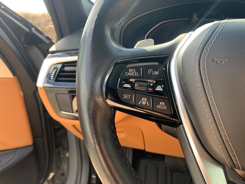 Used 2021 BMW 530i xDrive w/ Premium Package image 28