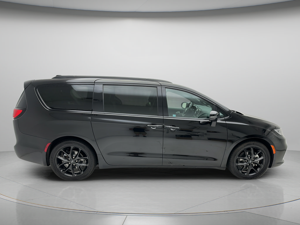 Used 2025 Chrysler Pacifica Limited FWD image 4