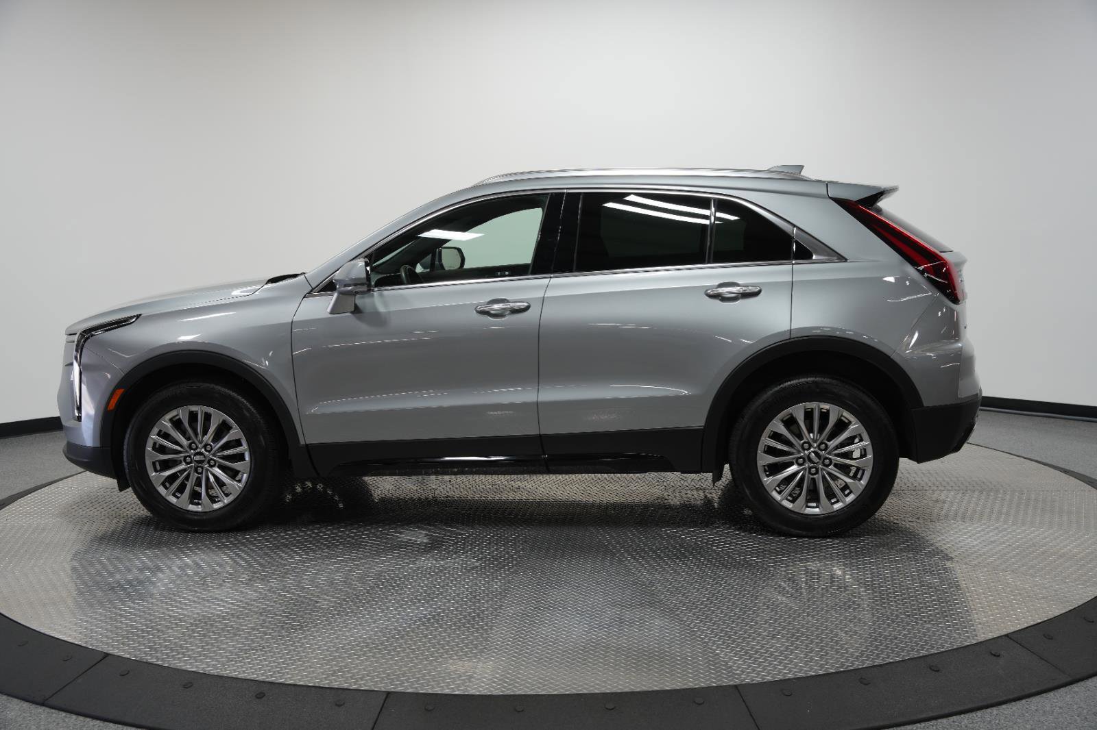 Used 2025 Cadillac XT4 Premium Luxury image 4