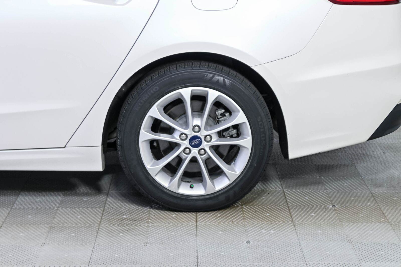 Used 2019 Ford Fusion Energi Titanium FWD image 35