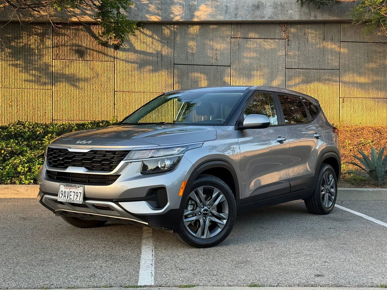 Used 2022 Kia Seltos LX AWD/4WD image 1
