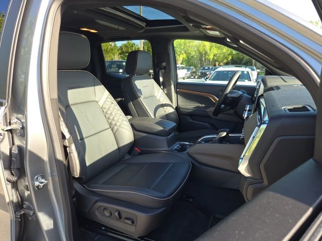 Used 2025 GMC Canyon Denali image 12