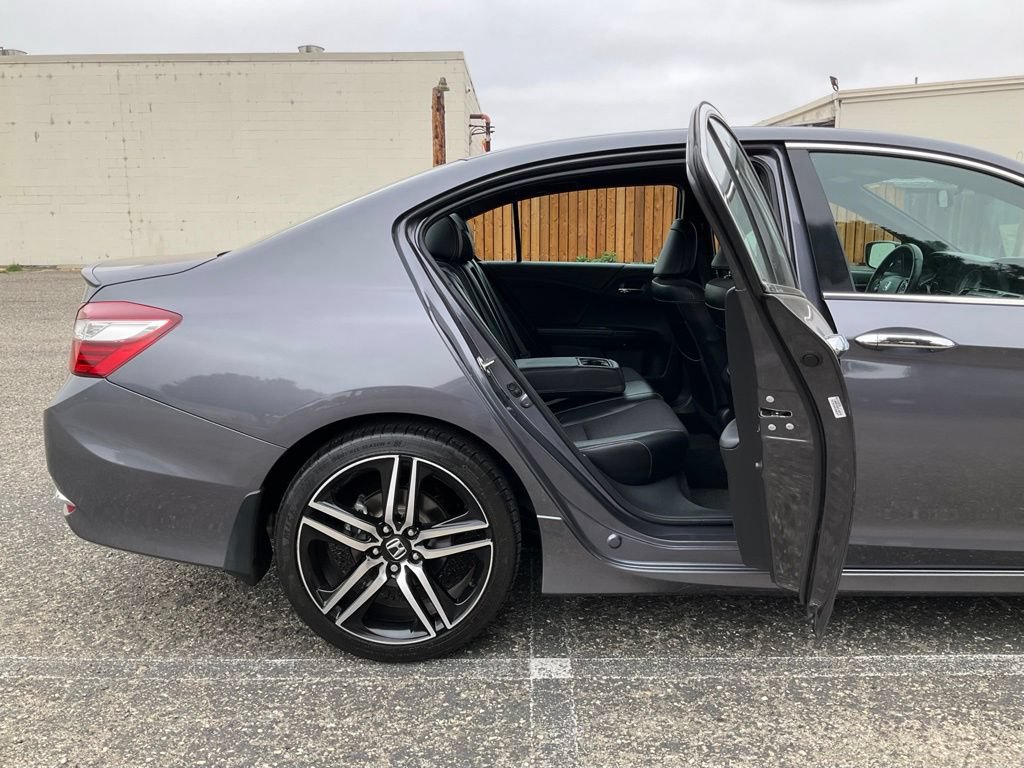 Used 2016 Honda Accord Sport image 22