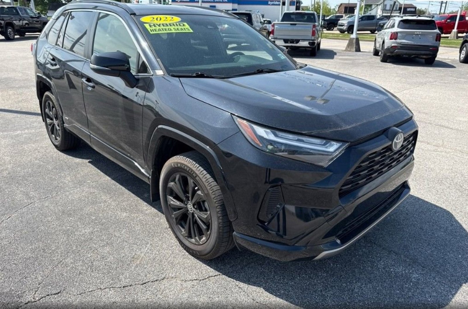Used 2022 Toyota RAV4 SE w/ SE Grade Weather Package AWD/4WD image 3