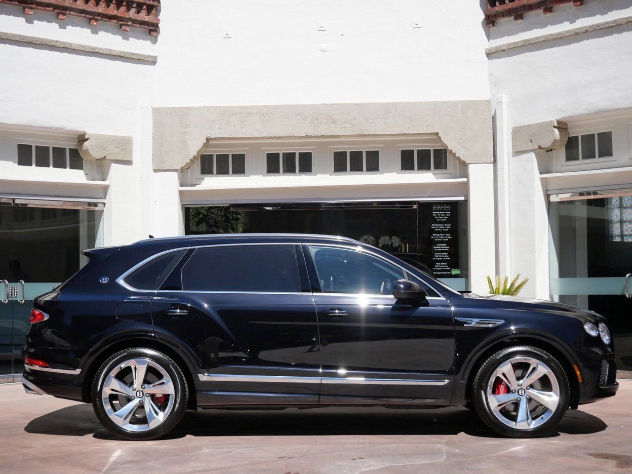 Used 2025 Bentley Bentayga Extended Wheelbase image 5