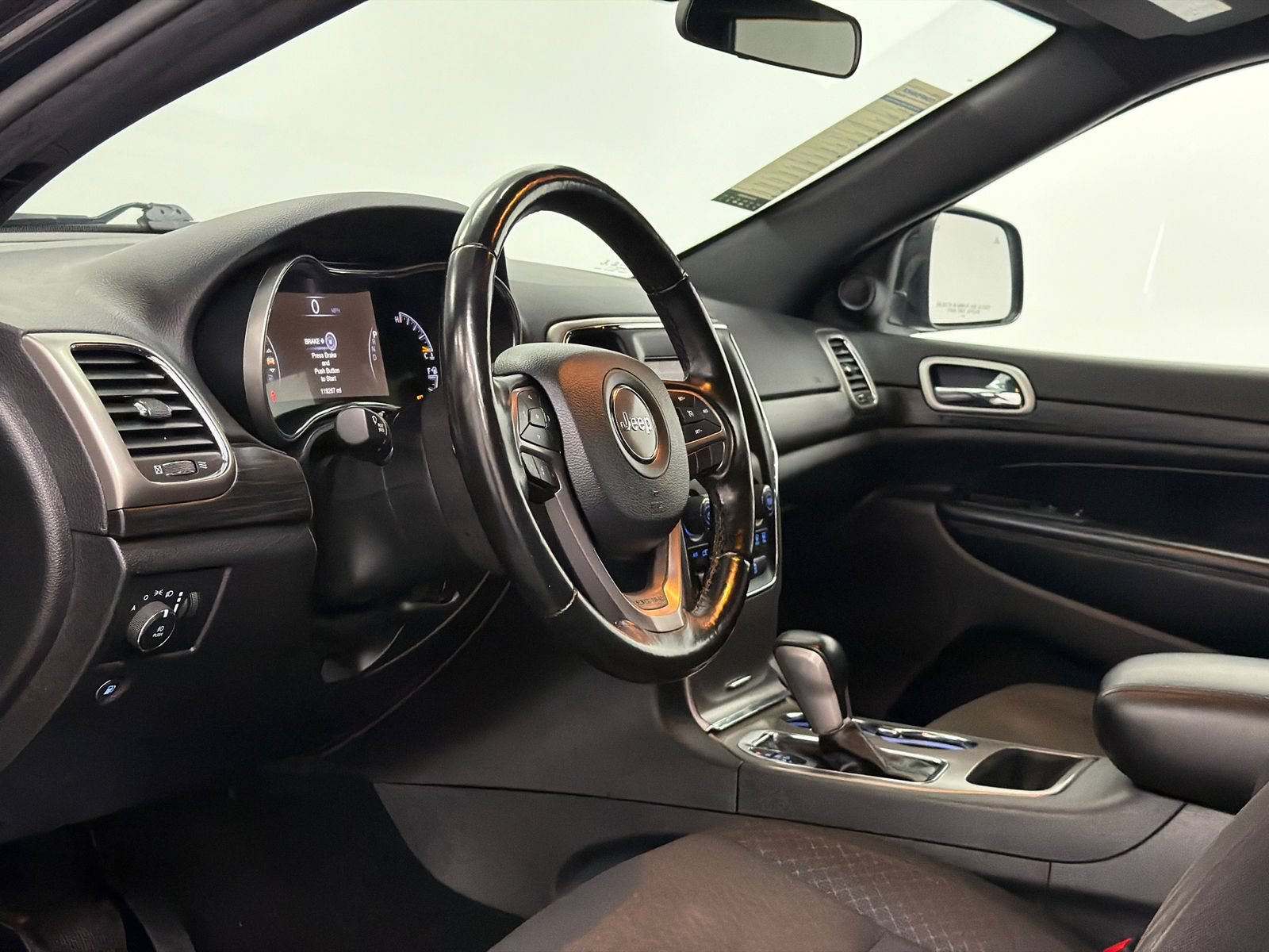 Used 2021 Jeep Grand Cherokee Laredo AWD/4WD image 14
