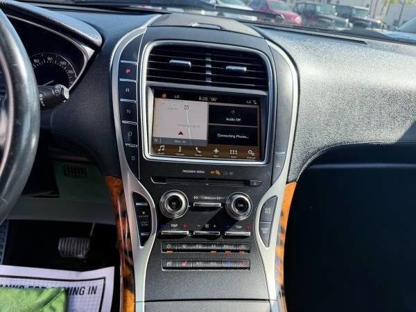 Used 2017 Lincoln MKX Reserve image 12