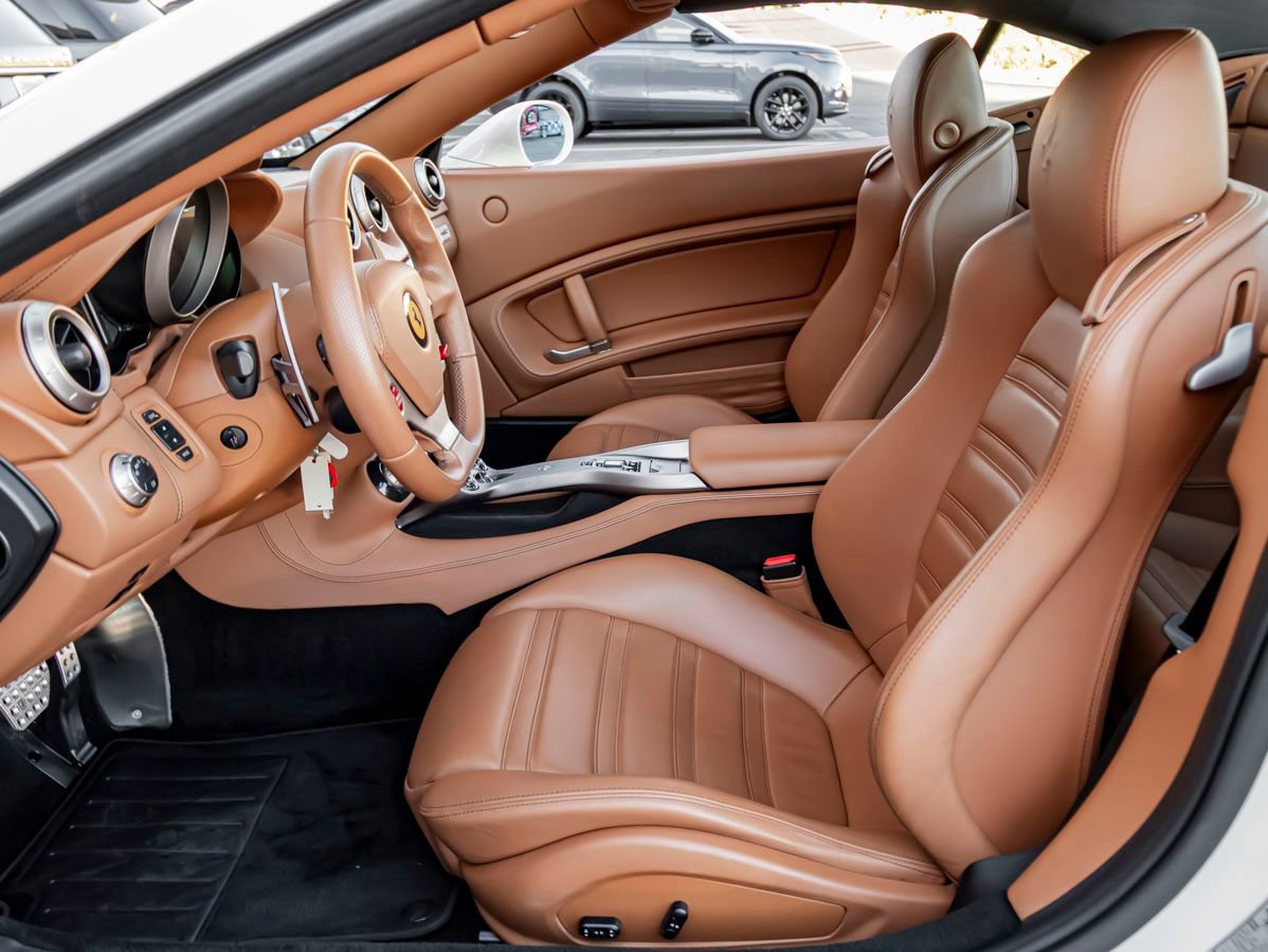 Used 2010 Ferrari California RWD image 18