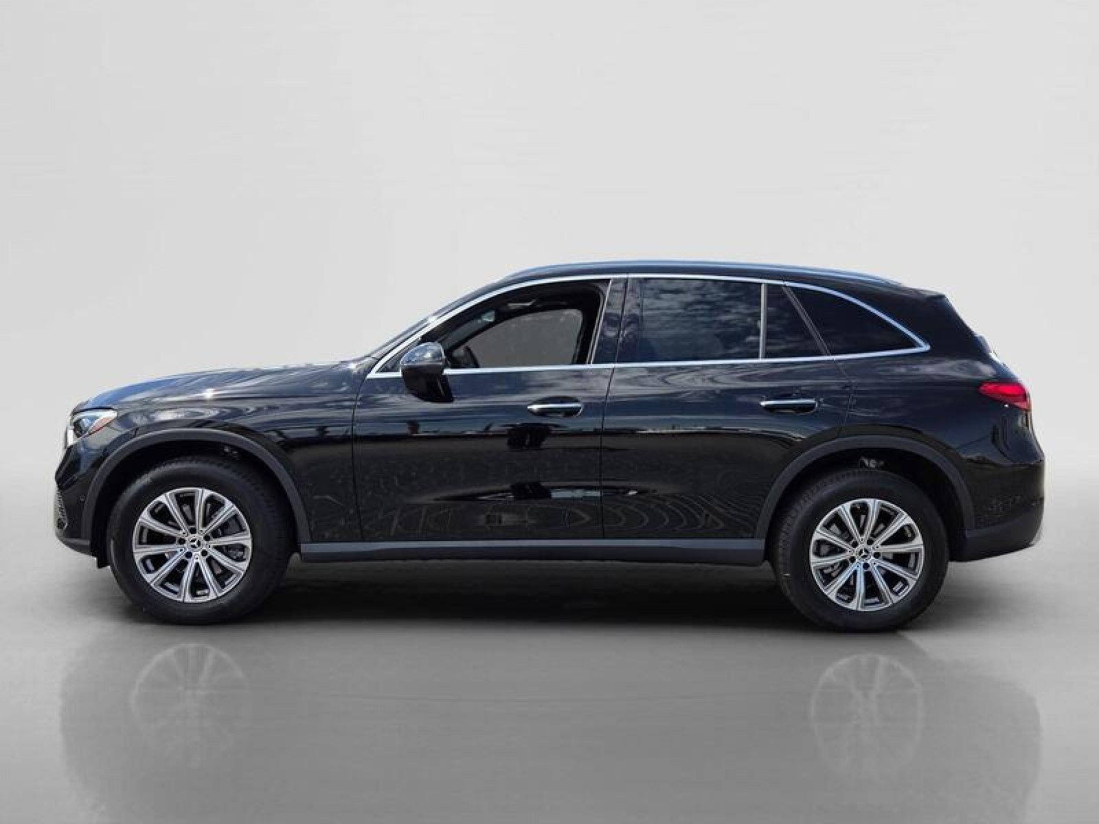 Certified 2023 Mercedes-Benz GLC 300 image 2