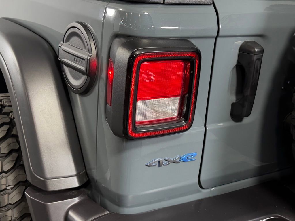 Used 2025 Jeep Wrangler Willys 4xe image 13