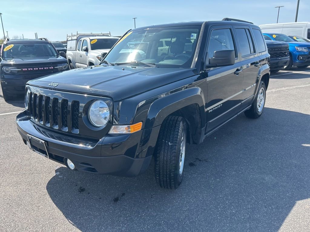 Used 2017 Jeep Patriot Sport w/ Power Value Group FWD image 3