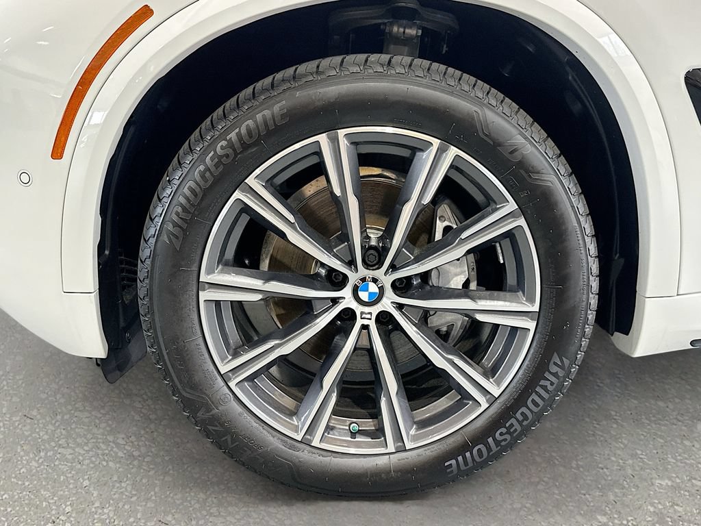 New 2026 BMW X5 xDrive40i w/ M Sport Package AWD/4WD image 32