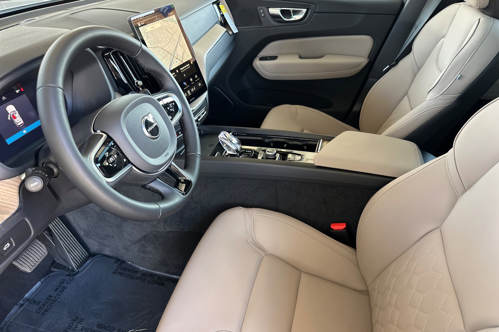 New 2026 Volvo XC60 B5 Plus w/ Climate Package image 8