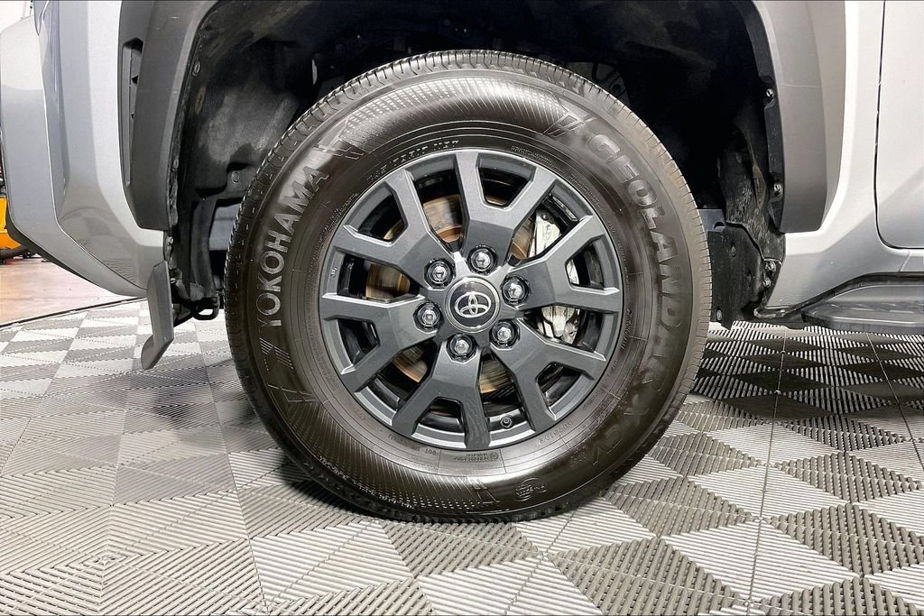 Used 2025 Toyota 4Runner SR5 AWD/4WD image 10