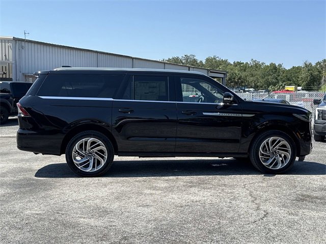 New 2025 Lincoln Navigator L Reserve image 3