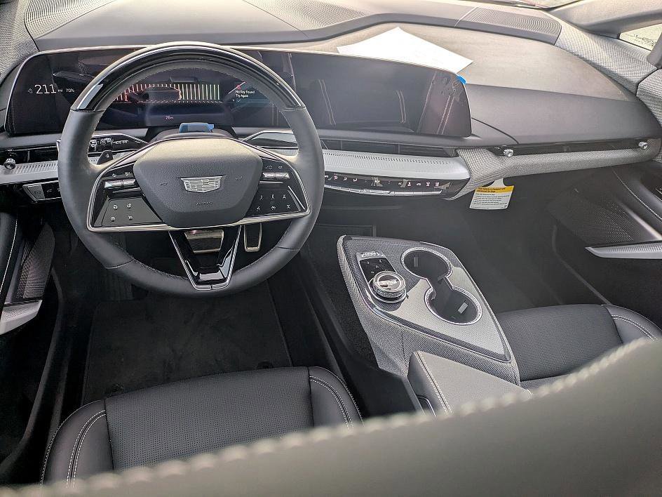 New 2025 Cadillac Optiq Luxury 2 AWD/4WD image 24