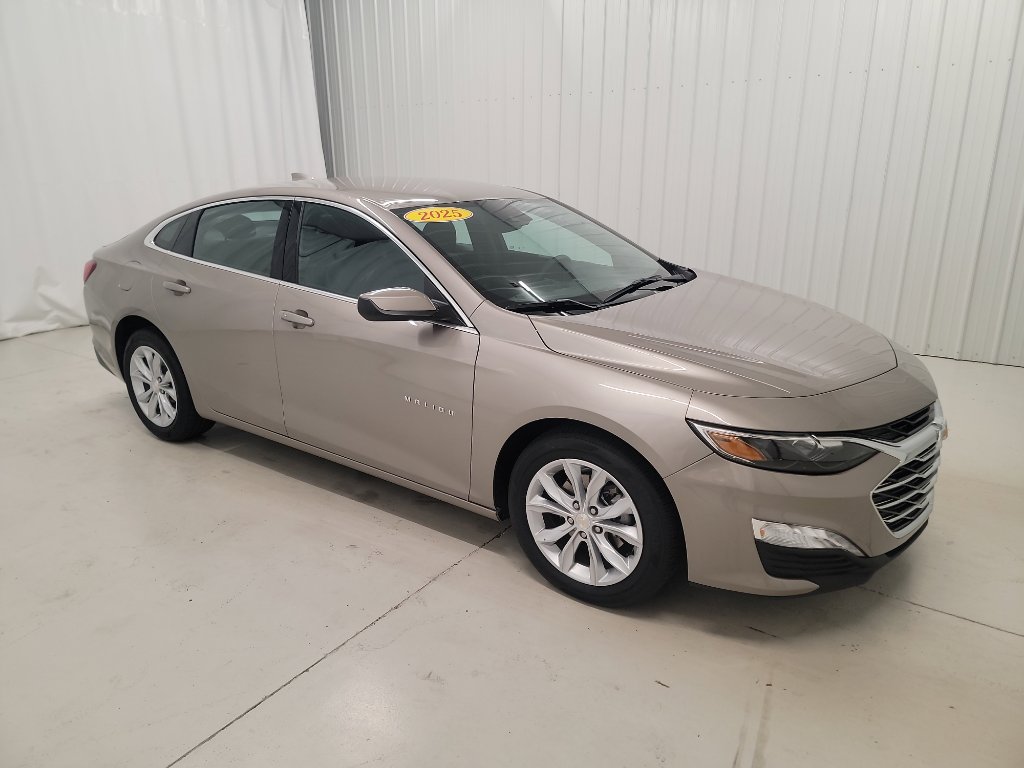 Used 2025 Chevrolet Malibu LT image 3