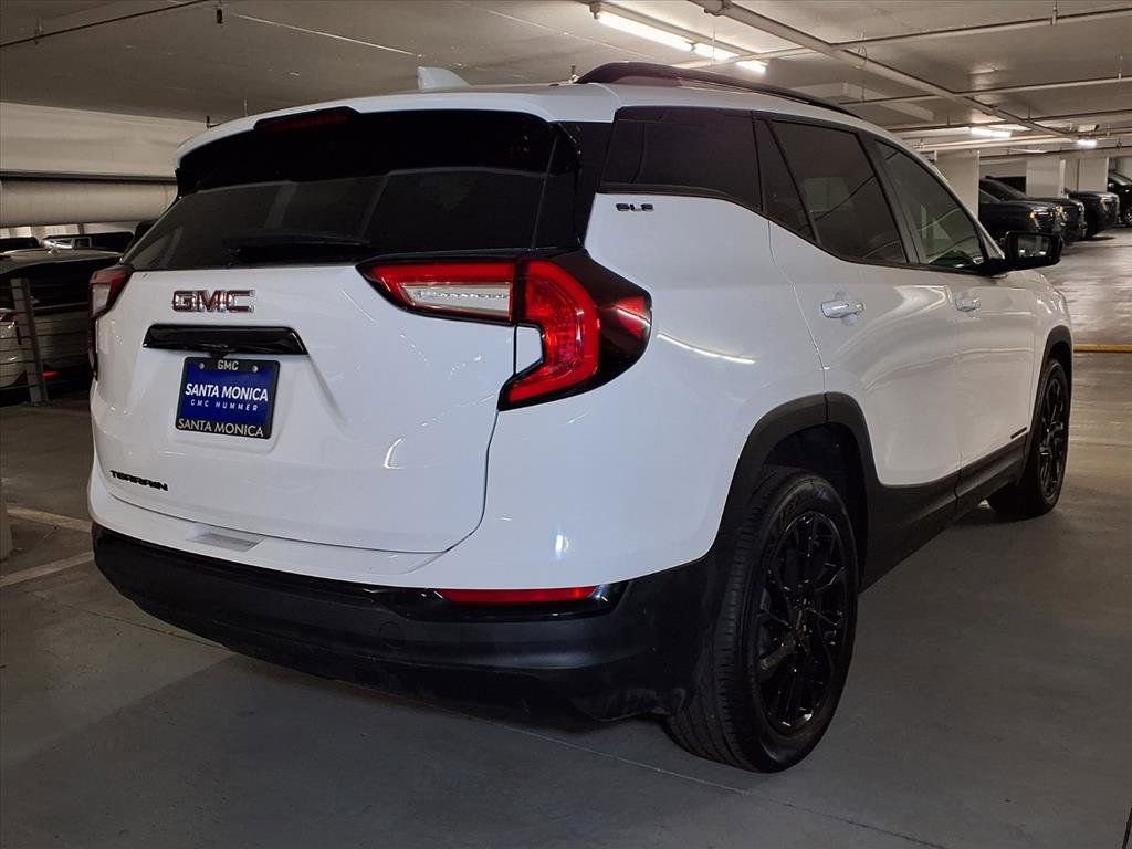 Used 2023 GMC Terrain SLE w/ Elevation Edition image 9