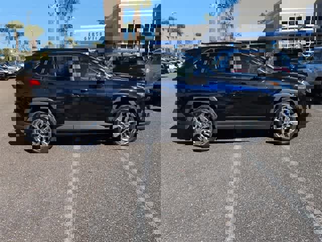 Used 2021 Toyota RAV4 XLE Premium image 9