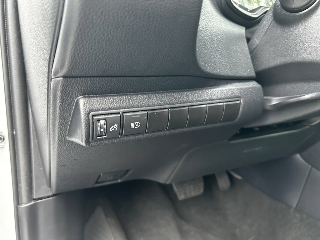 Used 2025 Toyota Corolla SE FWD image 9