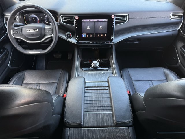 Used 2024 Jeep Wagoneer L Series II RWD image 11