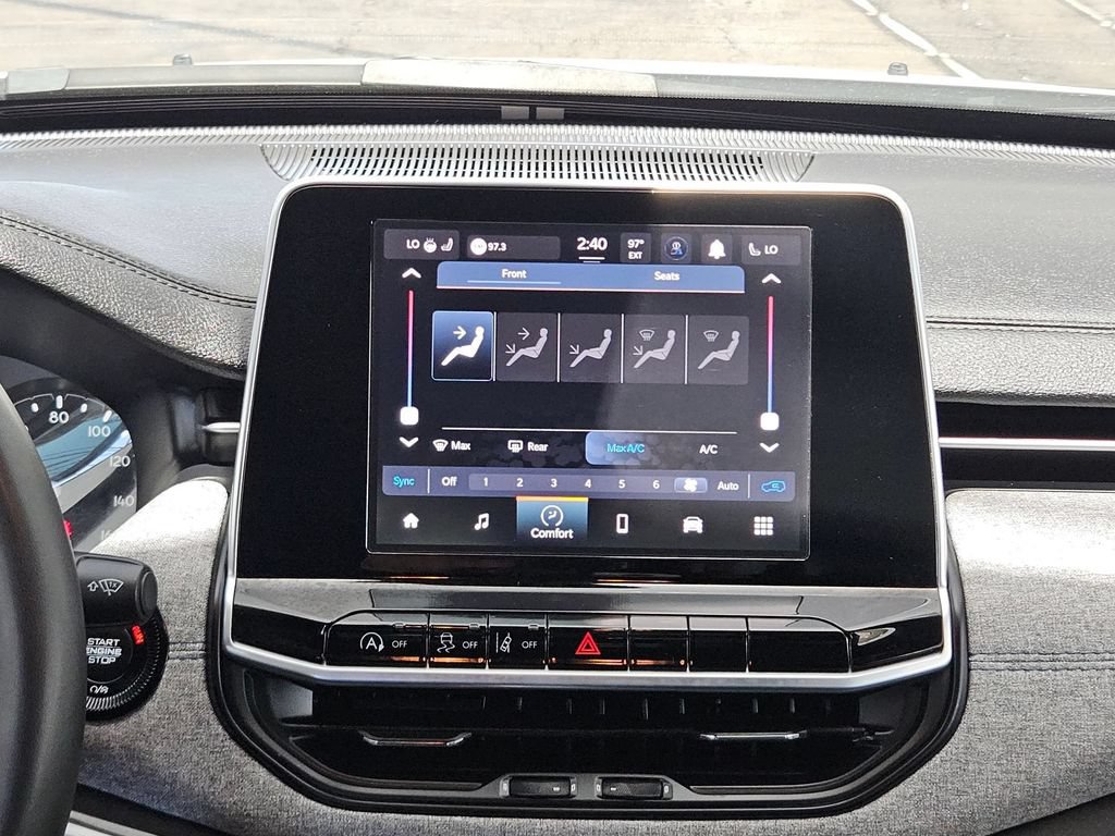 Used 2025 Jeep Compass Latitude w/ Sun & Sound Group AWD/4WD image 20