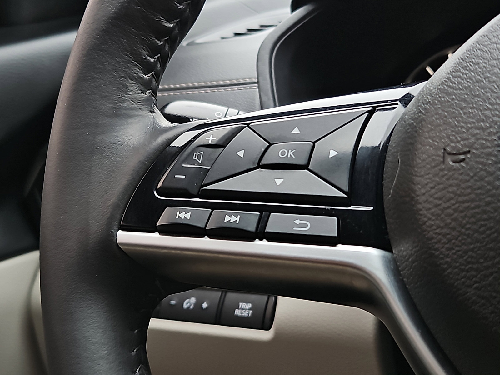 Certified 2022 Nissan Altima 2.5 SV w/ SV Premium Package image 20