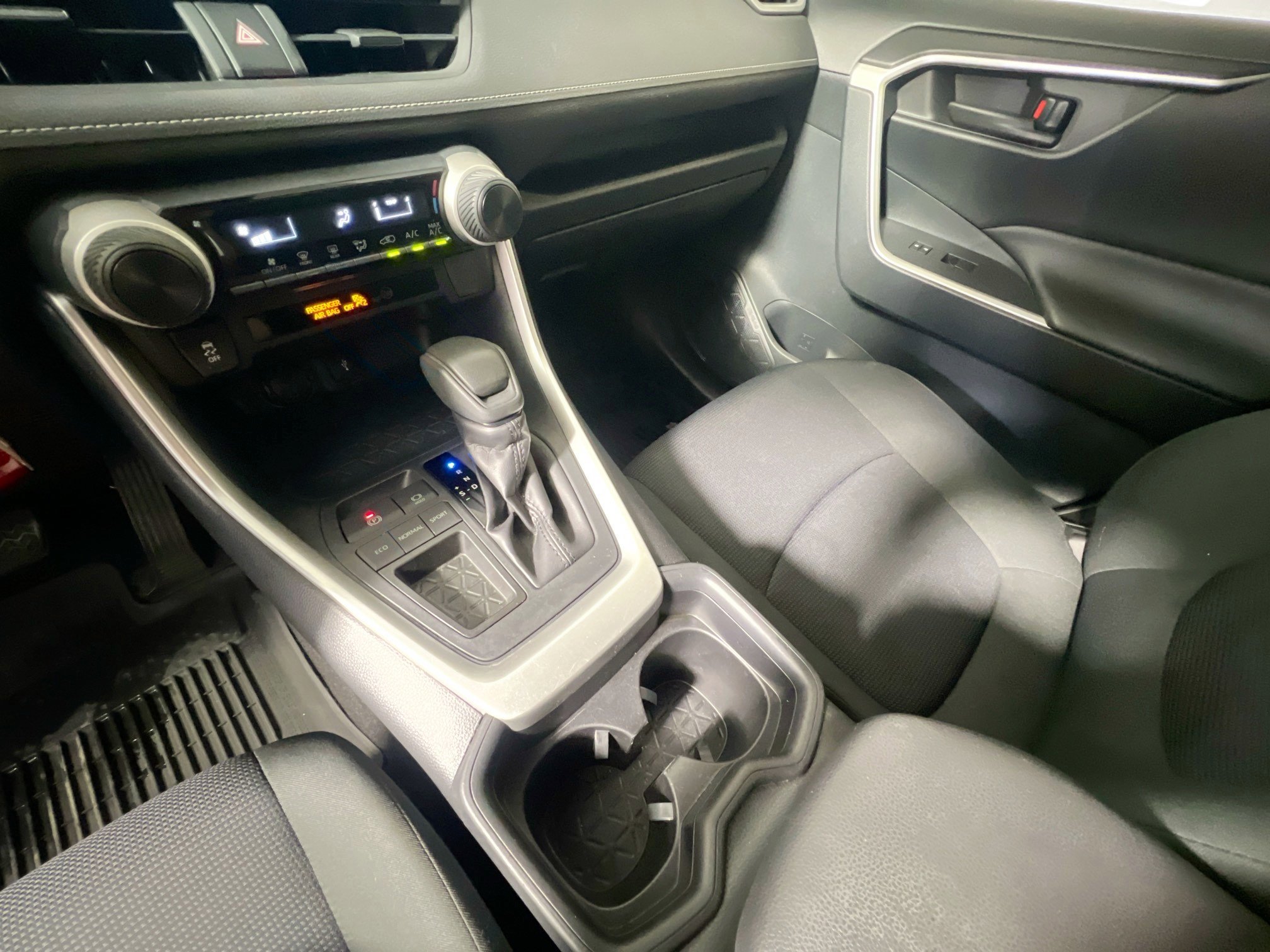 Used 2020 Toyota RAV4 LE image 25