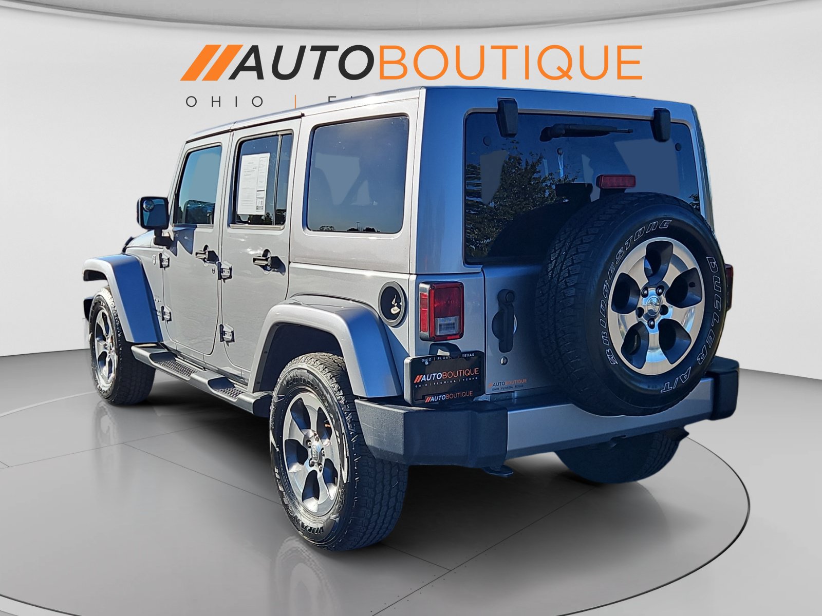 Used 2018 Jeep Wrangler Unlimited Sahara AWD/4WD image 3