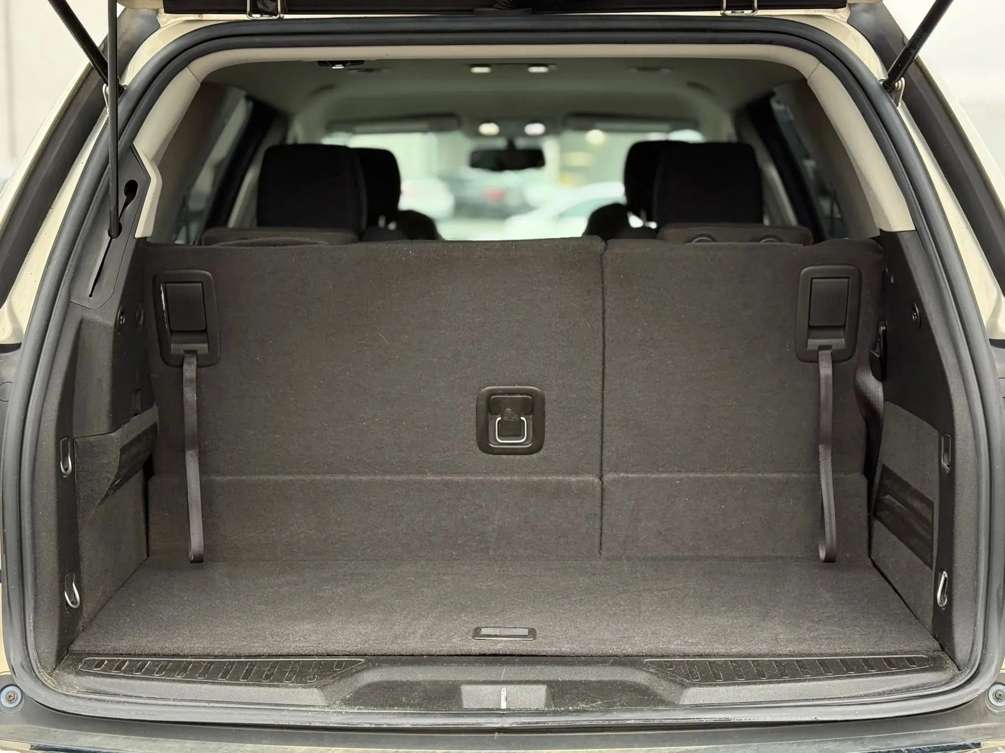 Used 2011 GMC Acadia SLE image 28